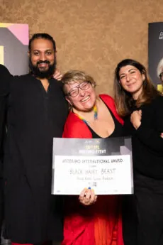 Anna Hintsi täispikk mängufilm „Must karvane elukas“ pälvis Torinos ArteKino auhinna ning mainekas filmiarendusprogramm jõuab 2026. aastal Tartusse