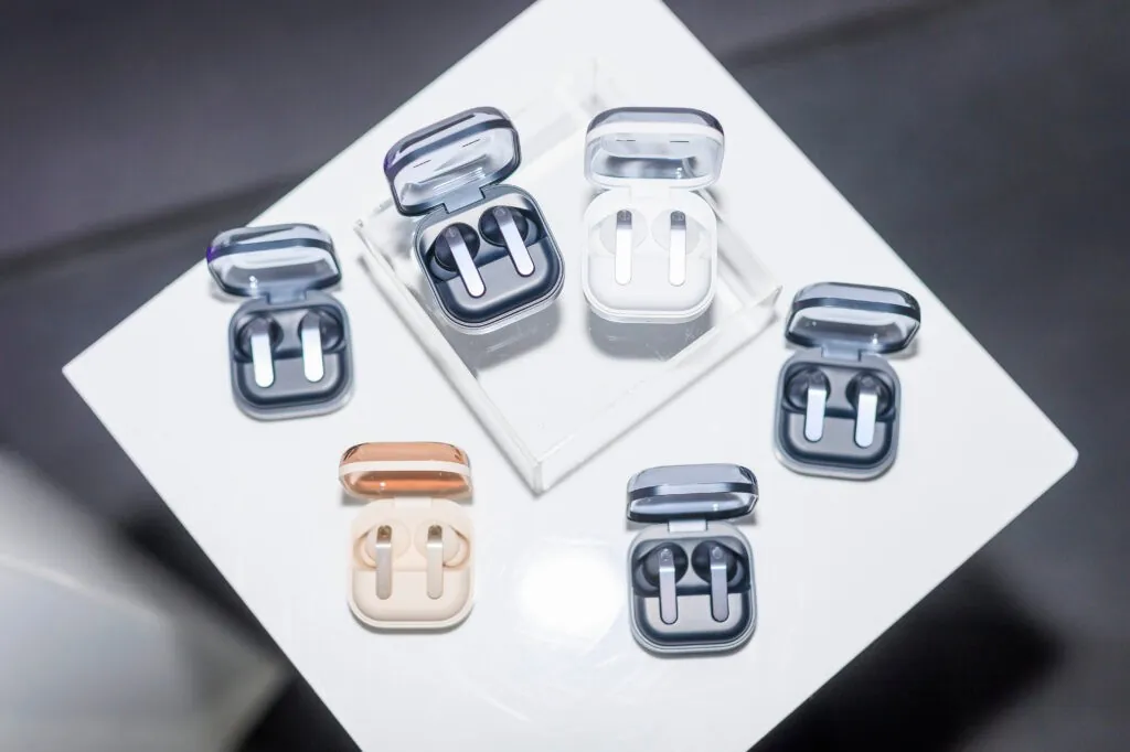 Samsung toob turule uued kõrgkvaliteedilise heli ja täiustatud ergonoomikaga Galaxy Buds4 kõrvaklappide seeria Samsung toob turule uued kõrgkvaliteedilise heli ja täiustatud ergonoomikaga Galaxy Buds4 kõrvaklappide seeria