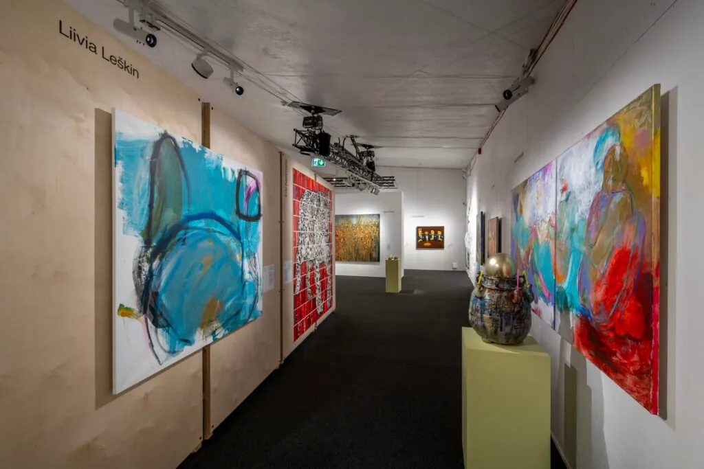 Viies erinevas näitusepaigas avati menukas Kevadnäitus